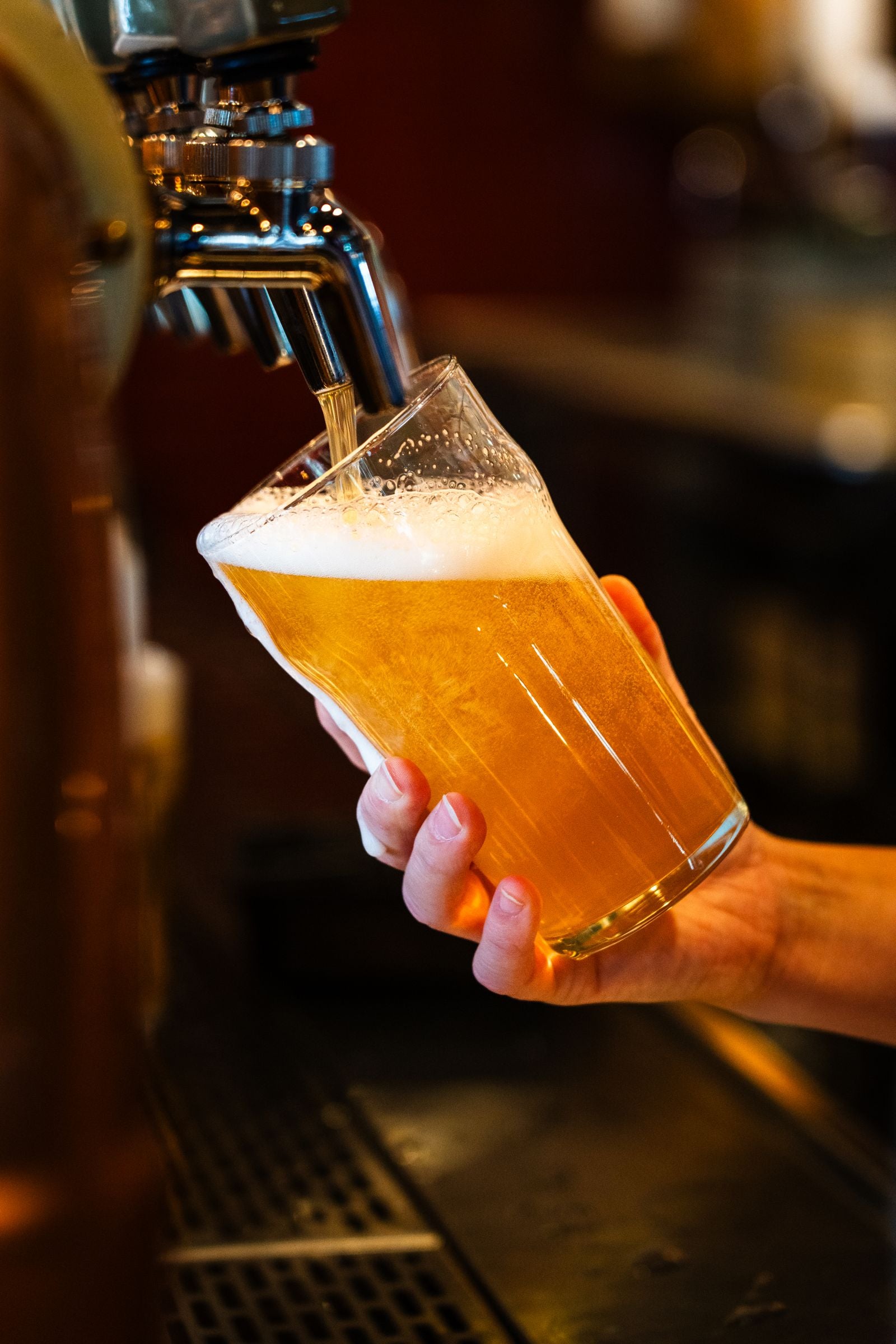 グラスに注いだクラフトビール