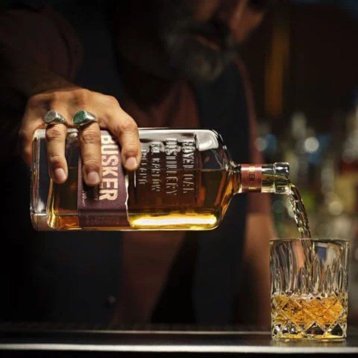 【限定特価】バスカー シングルグレーン アイリッシュウイスキー 700ml 44.3% | THE BUSKER